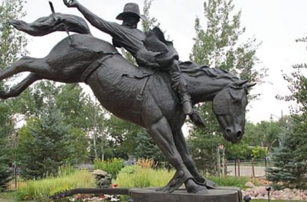 Chris LeDoux statue arrives at Cheyenne’s Frontier Park - KBHB Radio ...